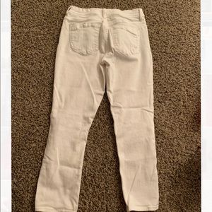 White cropped jeans